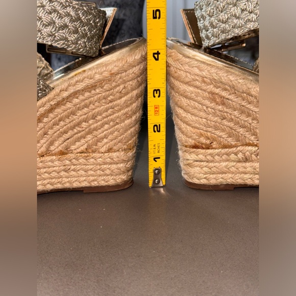 Mossimo Metallic Gold criss cross platform wedge sandal. Size 5.5 - Picture 5 of 8